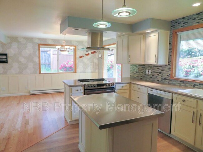 Building Photo - 3928 Hillview Ct NW