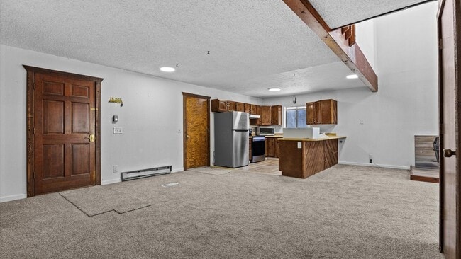 Building Photo - Spacious Home for Rent in Glenwood Springs – Great Location, No HOA!
