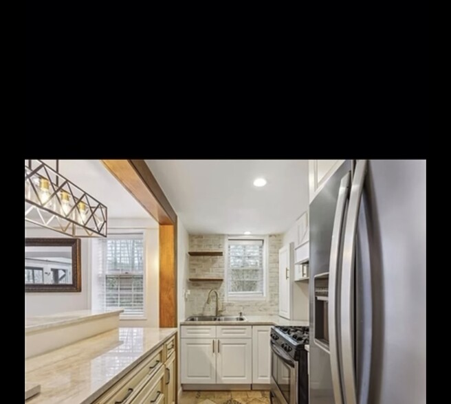 Kitchen - 1995 Hunt Crossing Ct