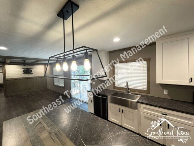 Building Photo - 4740 Ariola Ln