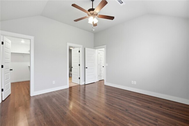 Building Photo - 14 Drew Ln