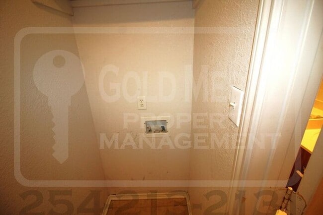 Building Photo - 5805 Redstone Dr