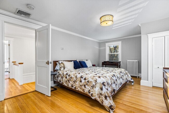 Building Photo - 37 Commonwealth Park