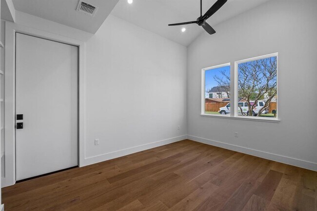 Building Photo - 4525 S 3rd St