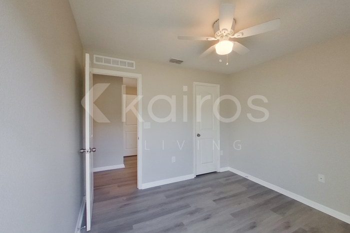 Building Photo - 287 Parkview Dr