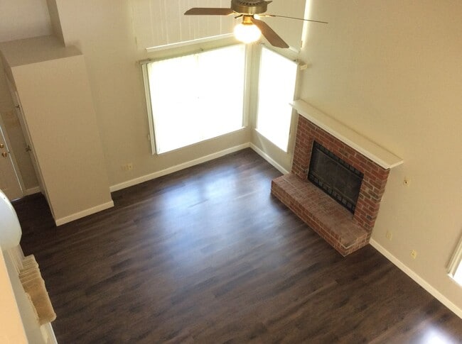 Building Photo - Located in the Heart of Havelock!