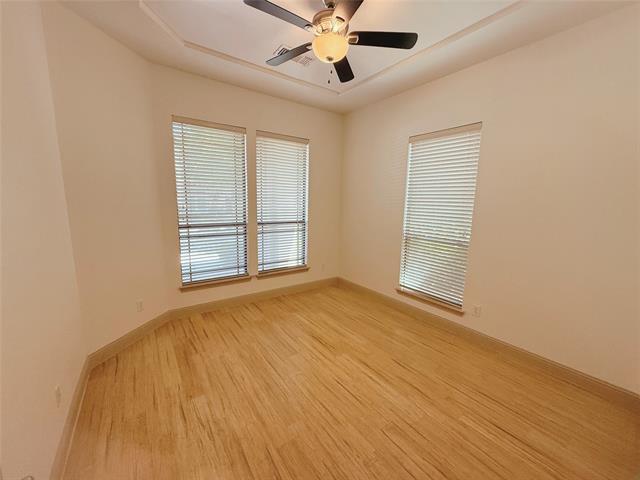 Building Photo - 722 Arbol