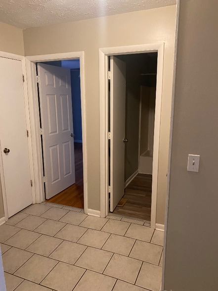 Building Photo - 6809 Kingsgate Dr