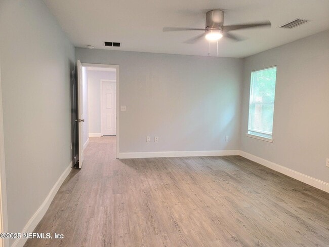 Building Photo - 1978 Solomon St