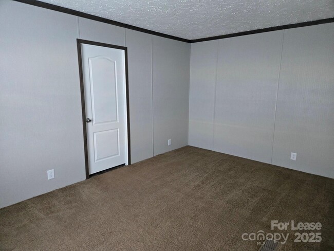Building Photo - 105 Kimberly Cir