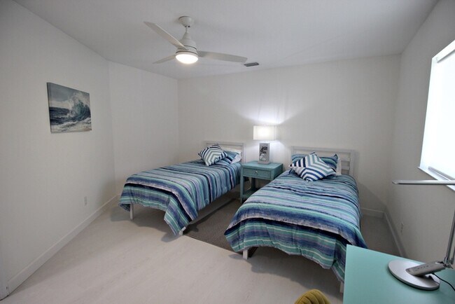 Building Photo - 138 SE 20th St