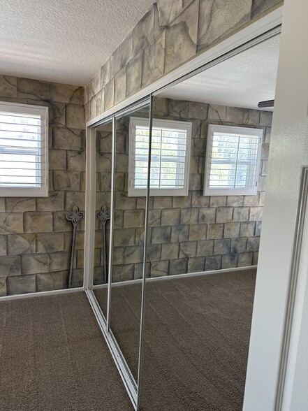 Building Photo - 15400 Zaharias St