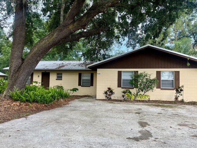 Primary Photo - Lakeland Charm!