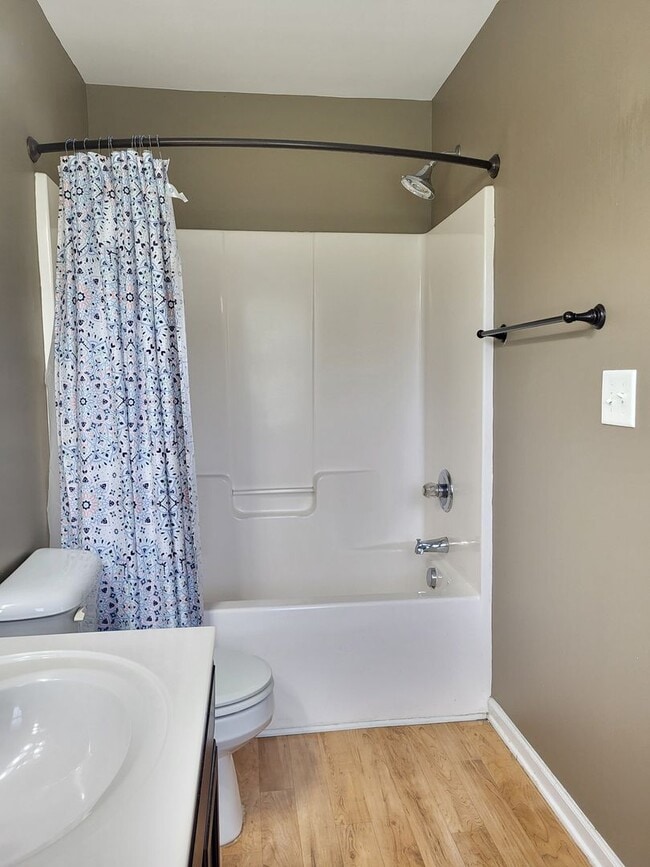 Building Photo - 3 bedroom townhouse in Waterside Crossing
