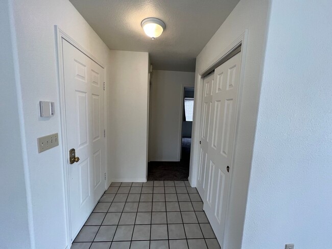 Building Photo - 136 Allen St