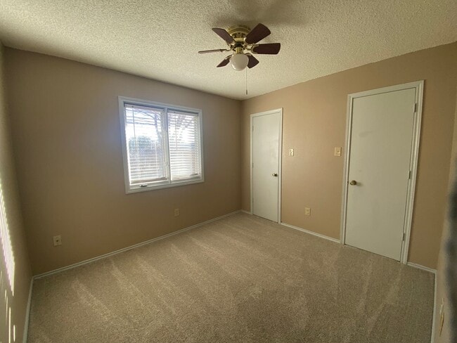 Building Photo - Three bedroom, two bath home available for lease!