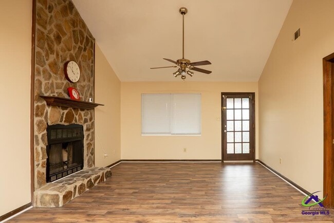 Building Photo - 420 Westcliff Cir