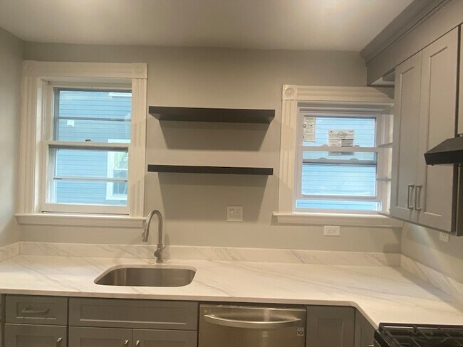 Building Photo - 811 Somerville Ave