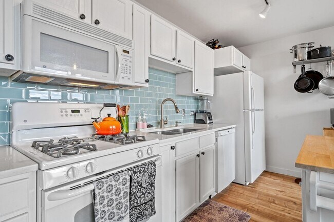 Building Photo - 929 Portland Ave