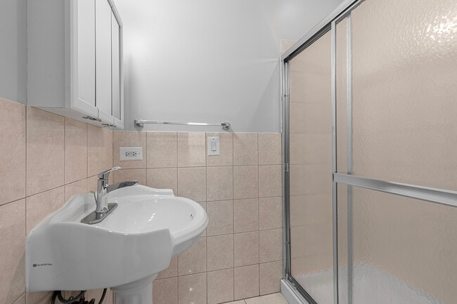 Building Photo - 7367 N Ashland Blvd