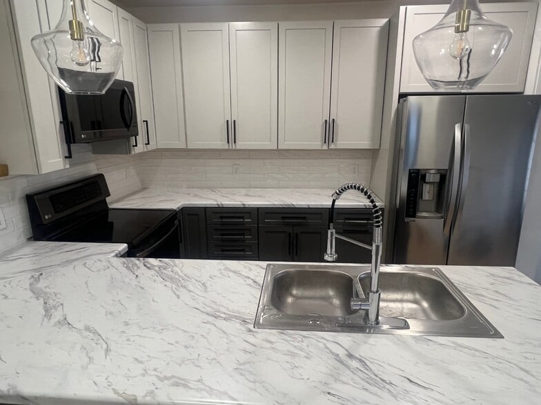 Kitchen - 411 S Dakota St