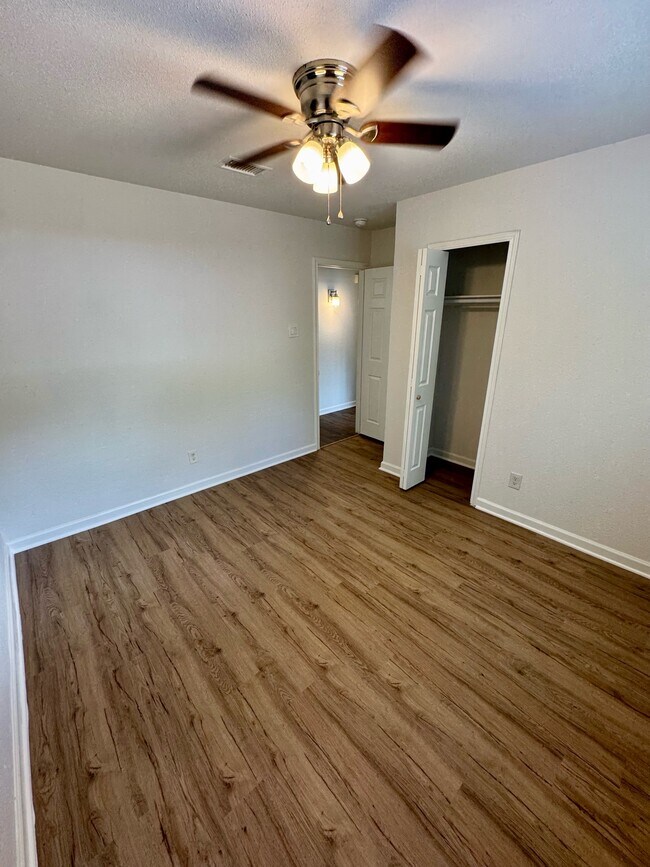 Building Photo - 3003 Lemmontree Ln