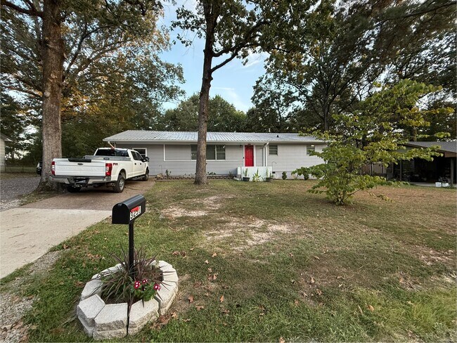 Building Photo - 3251 Crafton St