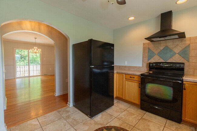 Building Photo - 4 Bed, 3, Bath Single Family Home in Ranson, WV