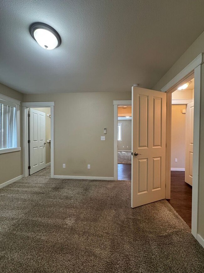 Building Photo - Cambridge Place I - 2239