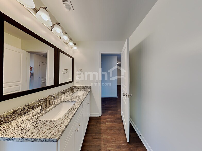 Building Photo - 1225 Grayson Oaks Dr