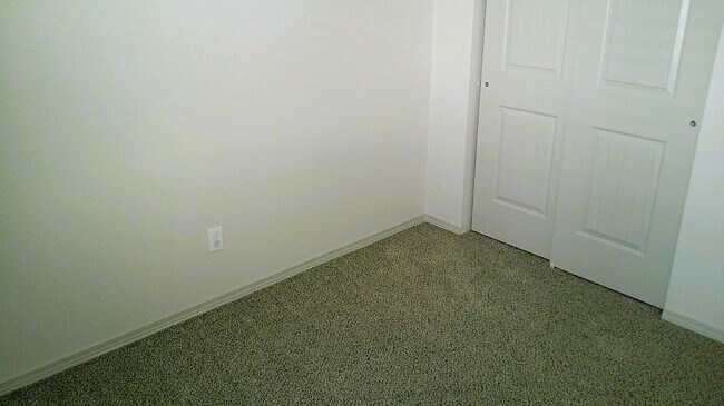 Building Photo - Immaculate Single Level Northeast Home With Refrigerated Air Located In Quiet Neighborhood