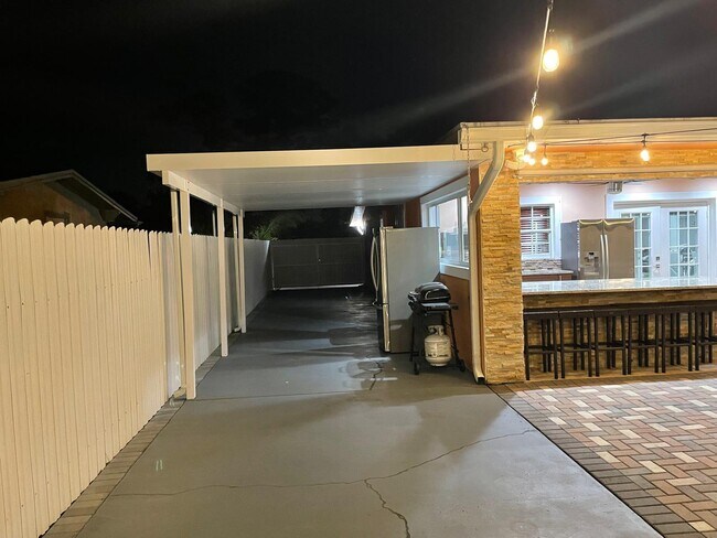 Building Photo - 584 Vossler Ave