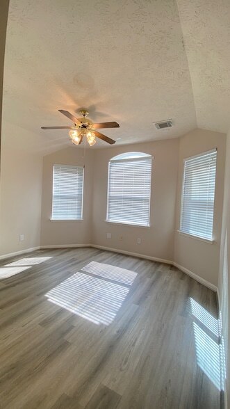 Building Photo - 2503 Westerlake Dr