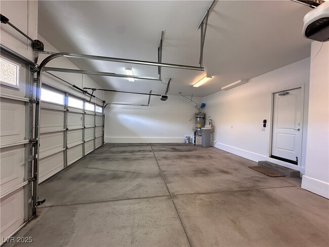 Building Photo - 10611 Auburn Springs Ave