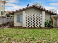 Building Photo - SFH 119 - Francis Duplex