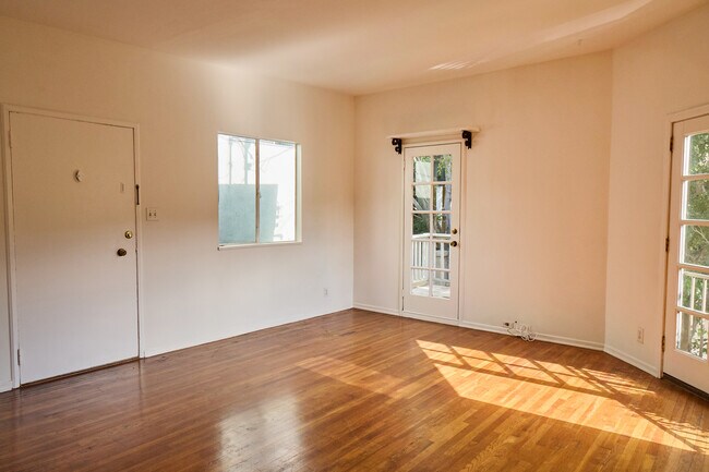Building Photo - 6148 Glen Holly St