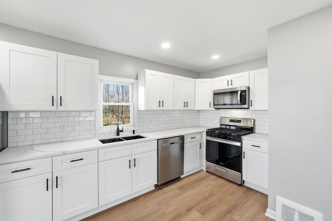 Building Photo - 3735 Richlawn Rd