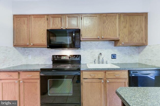 Building Photo - 1605 Oak Spring Way
