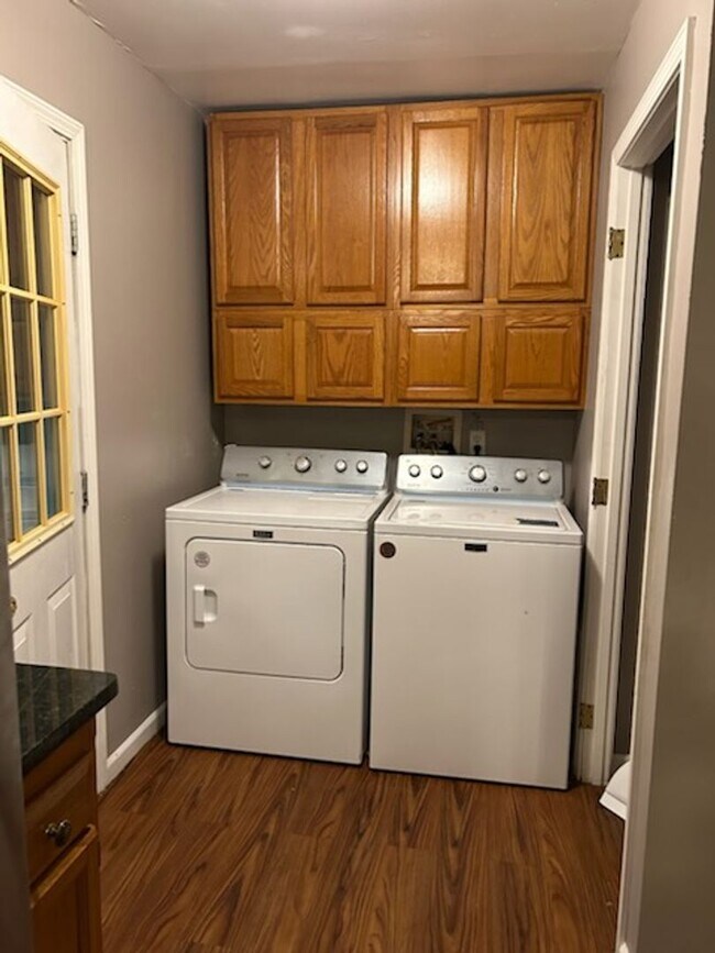 Building Photo - 3 bedroom 3 bathroom