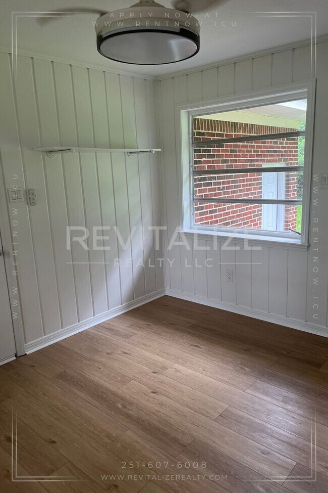 Building Photo - Beautiful 3 bedroom 1 bathroom on Dauphin ...