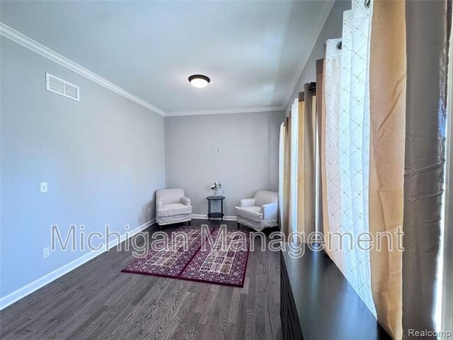 Building Photo - 6149 Woodridge Ln