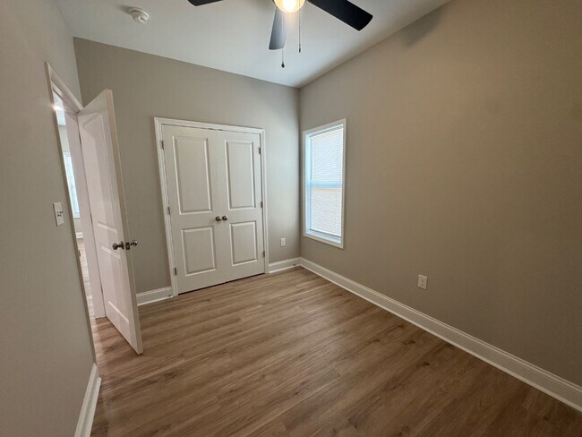 Building Photo - 221 N Elm St