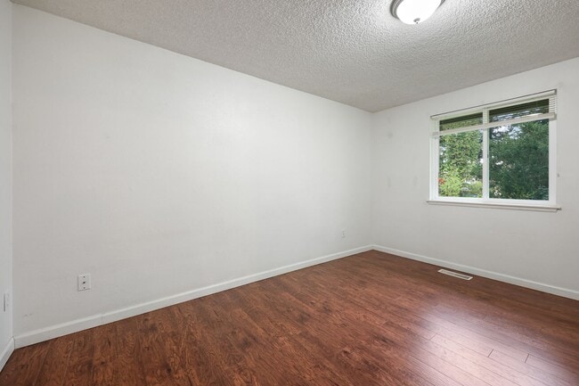 Building Photo - Tumwater rambler with 3bdrms 1.75 baths 2 ...