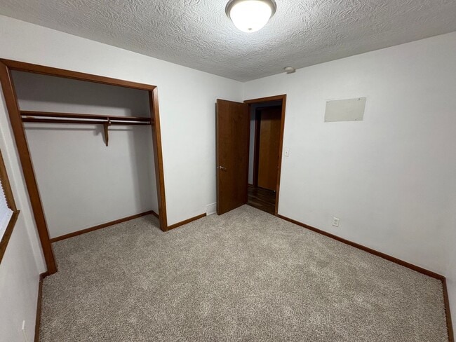 Building Photo - 320 Fanelle Ave