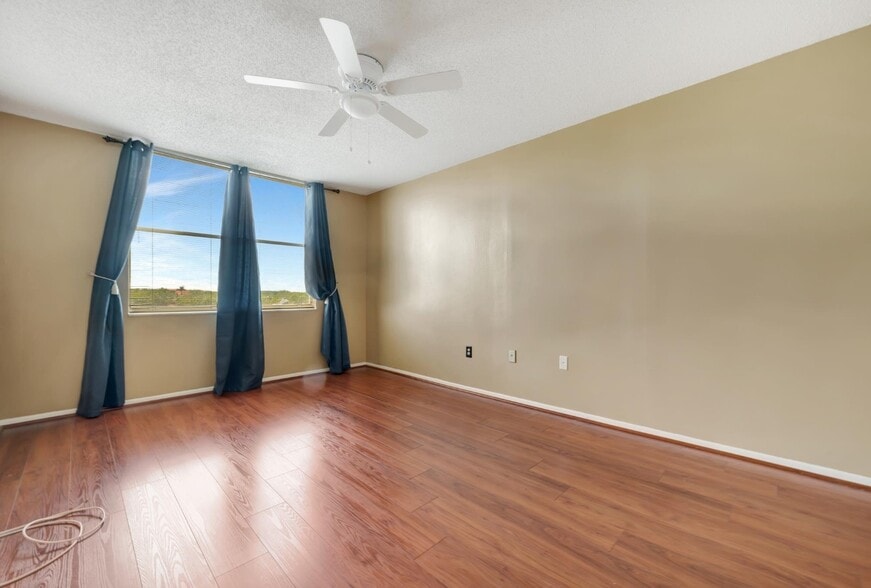 Building Photo - 2333 Feather Sound Dr