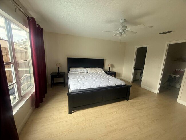 Building Photo - 5240 Lonesome Dove Dr