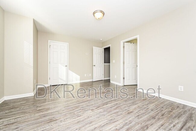 Building Photo - 402 Whippet St