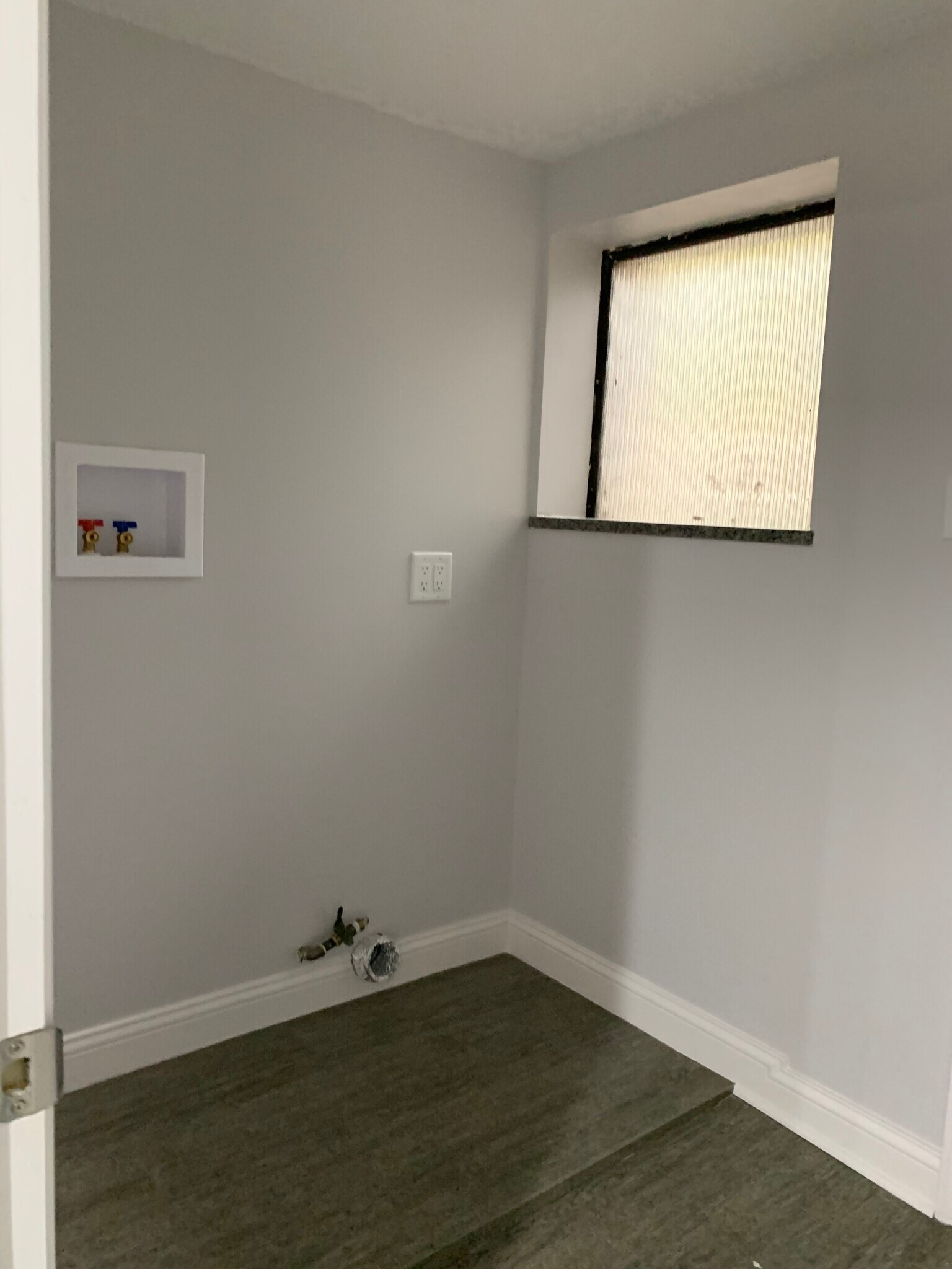 Building Photo - 8109 S Dorchester Ave