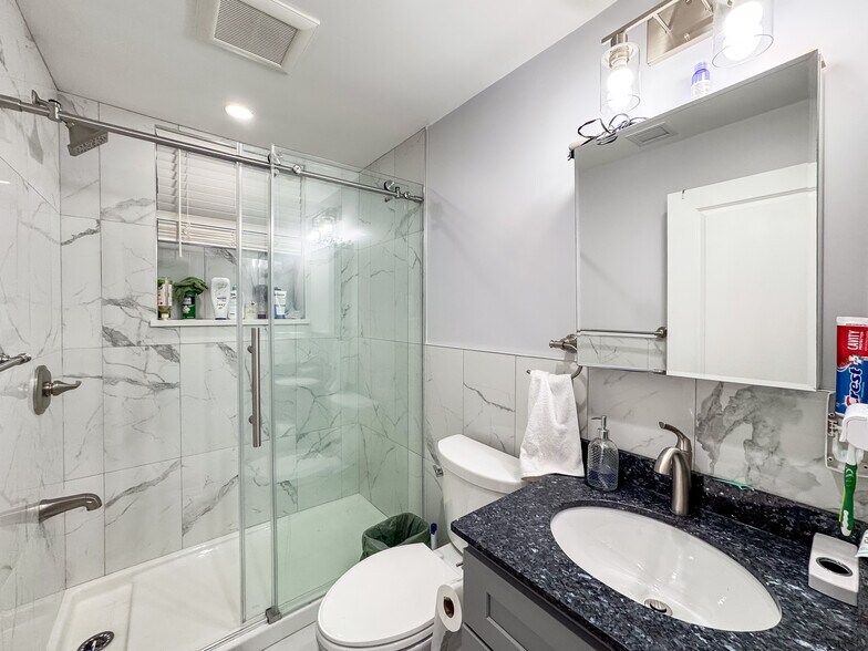 Building Photo - 62 Hecla St