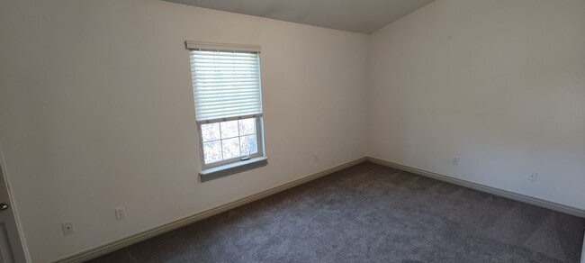 Building Photo - Beautiful Salt Lake Townhome!!!